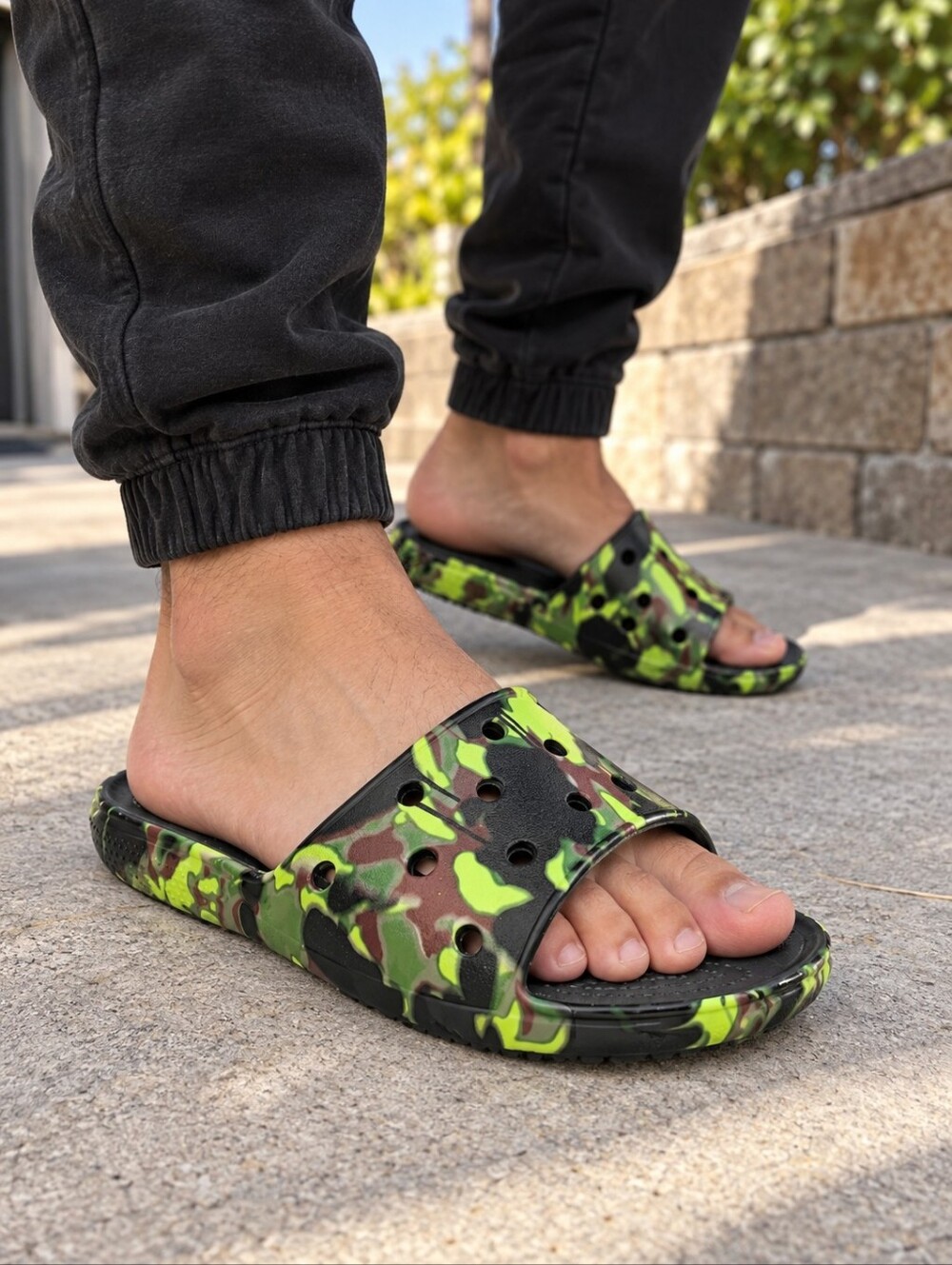 Crocs Classic Spray Camo Slides Size 9 NEW